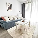 Inpoint One Bedroom With Balcony Self Check-in Near Vistula River&tauron Arena شقة