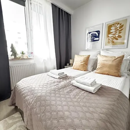 Inpoint One Bedroom With Balcony Self Check-in Near Vistula River&tauron Arena *