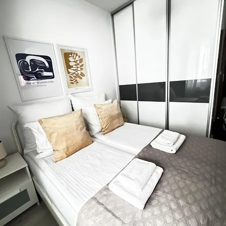 Inpoint One Bedroom With Balcony Self Check-in Near Vistula River&tauron Arena *