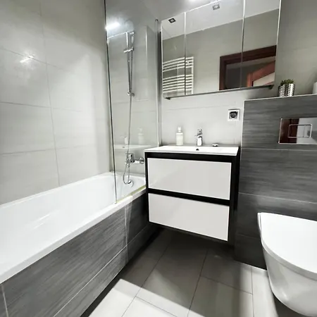 아파트 Inpoint One Bedroom With Balcony Self Check-in Near Vistula River&tauron Arena *
