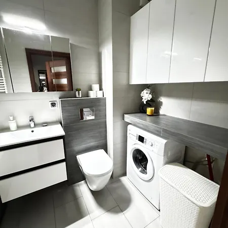아파트 Inpoint One Bedroom With Balcony Self Check-in Near Vistula River&tauron Arena *