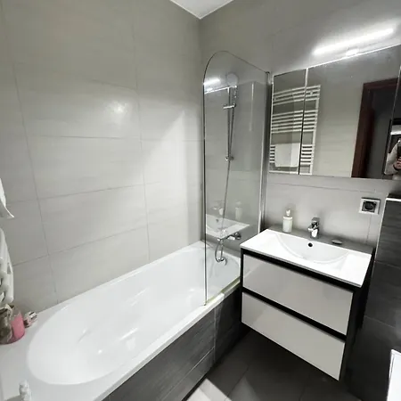 Inpoint One Bedroom With Balcony Self Check-in Near Vistula River&tauron Arena