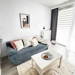 아파트 Inpoint One Bedroom With Balcony Self Check-in Near Vistula River&tauron Arena