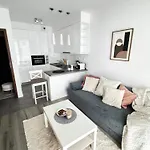 Inpoint One Bedroom With Balcony Self Check-in Near Vistula River&tauron Arena * 크라쿠프