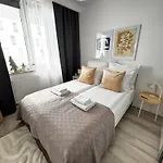 아파트 Inpoint One Bedroom With Balcony Self Check-in Near Vistula River&tauron Arena 크라쿠프