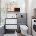 아파트 Inpoint One Bedroom With Balcony Self Check-in Near Vistula River&tauron Arena *